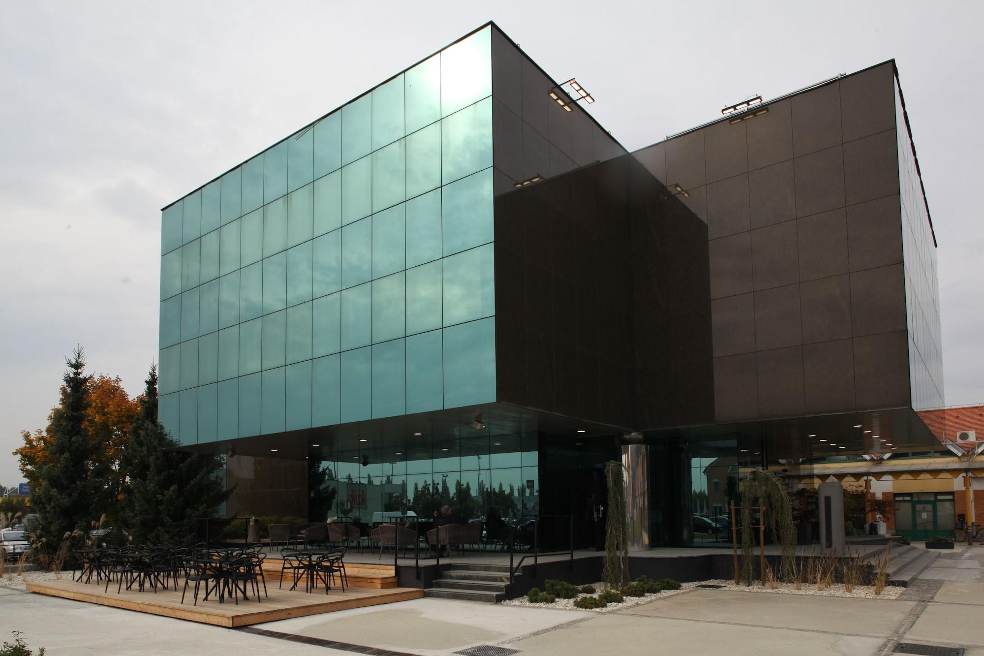 Hotel Cubis Lendava Luaran gambar